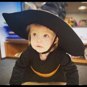 Pottery Barn Kids little witch costume 🖤🧡
